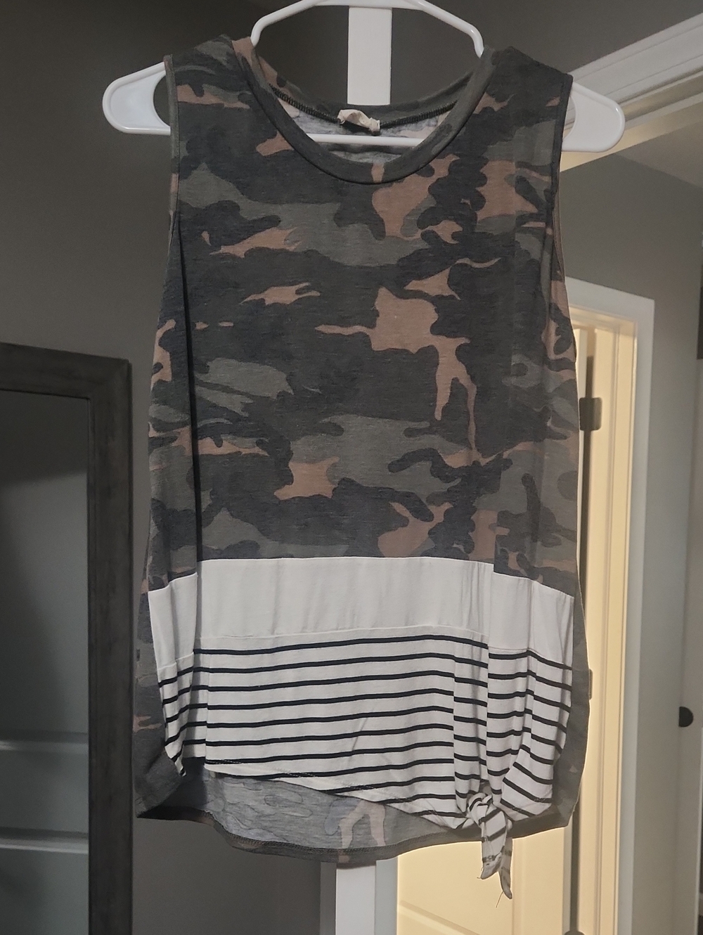 Sleeveless Camo & Stripe Tie-Hem Tank Top